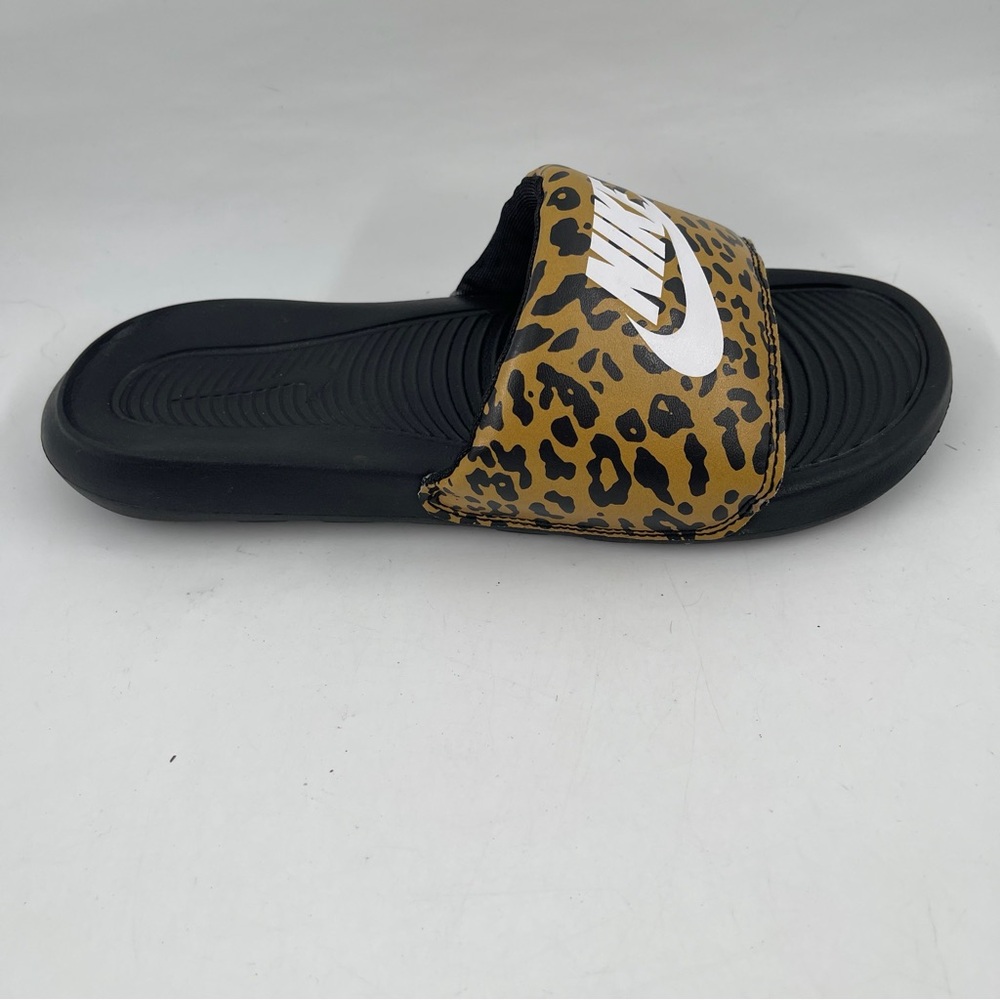 Nike Women’s Victoria One - SZ 6 - Leopard Print Slides Sandals Shoes